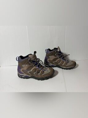 Merrell waterproof hiking boots women’s size 8.5